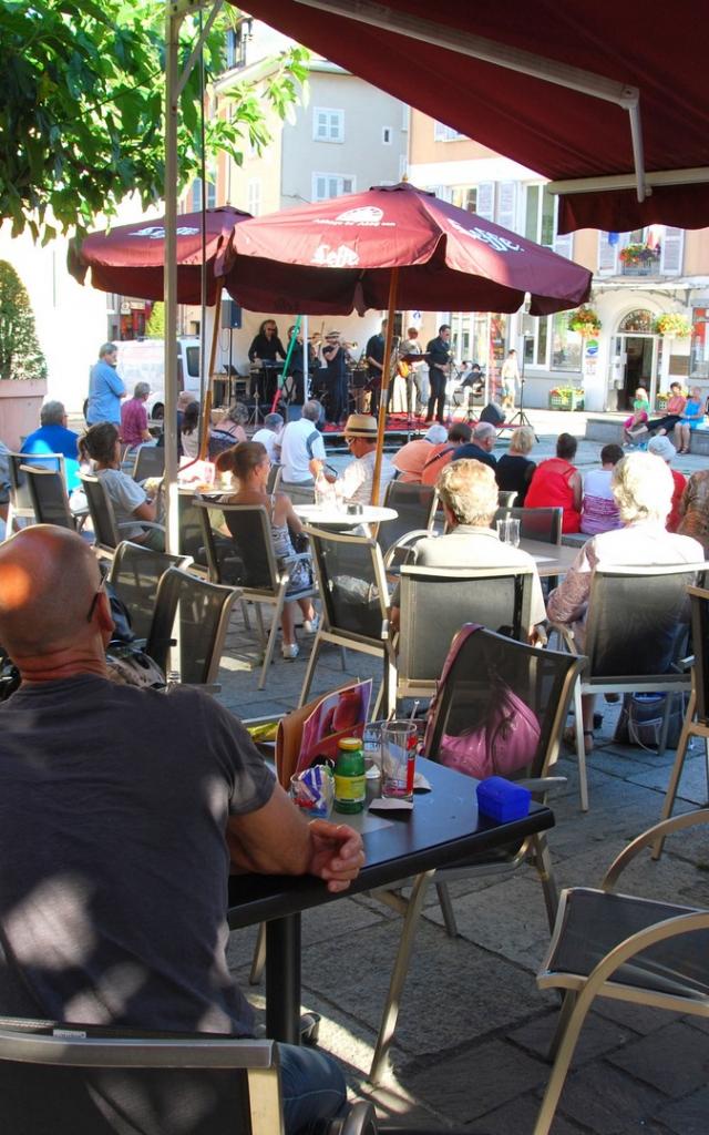 bar-spectacle-place-de-la-rsistance-mairie-dallevard-les-bains.jpg