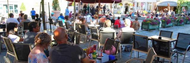 bar-spectacle-place-de-la-rsistance-mairie-dallevard-les-bains.jpg