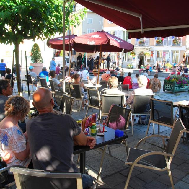 bar-spectacle-place-de-la-rsistance-mairie-dallevard-les-bains.jpg