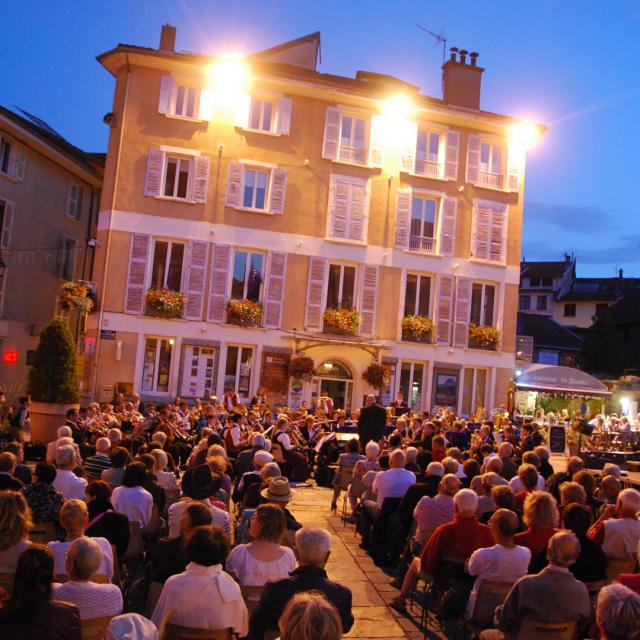 Concert Hamonie Sur La Place ©mairie D'allevard Les Bains