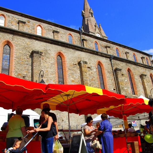 march-jeudi-glise-mairie-dallevard-les-bains.jpg