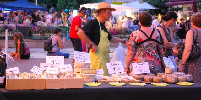 Marché Nocturne Fromager ©mairie D'allevard Les Bains