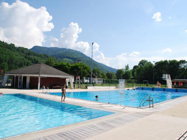 Piscine Vue ©mairie D'allevard Les Bains