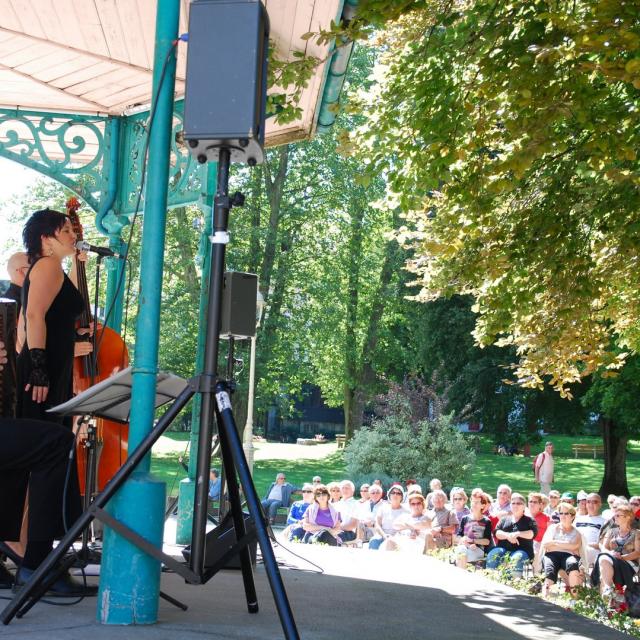 pot-daccueil-parc-des-thermes-2014-mairie-dallevard-les-bains.jpg