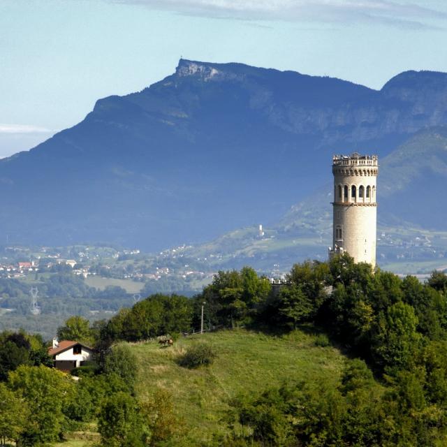 vue-du-hameau-et-des-bauges.jpg