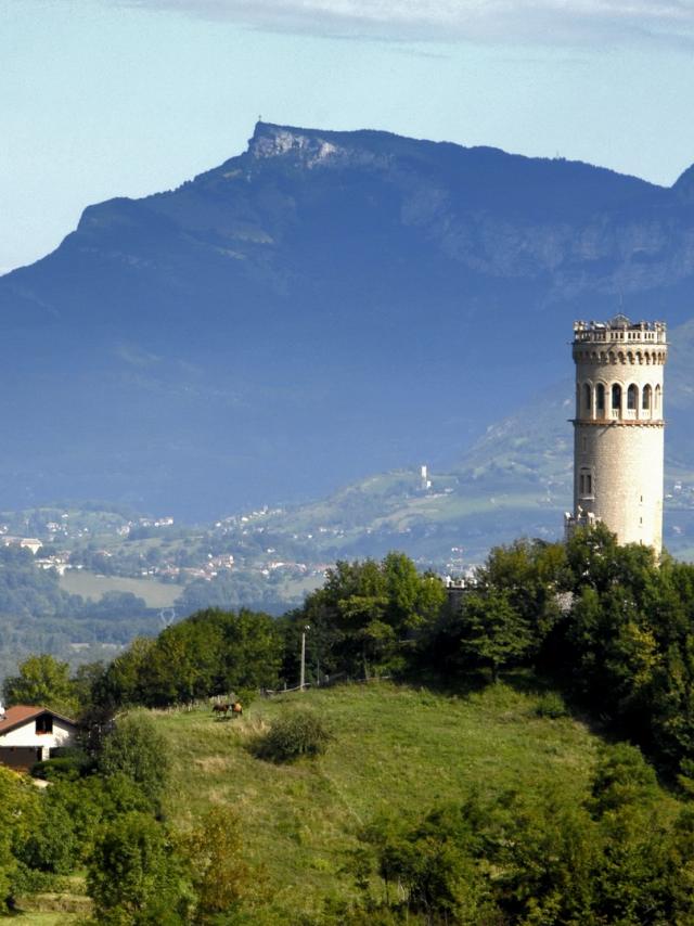 vue-du-hameau-et-des-bauges.jpg