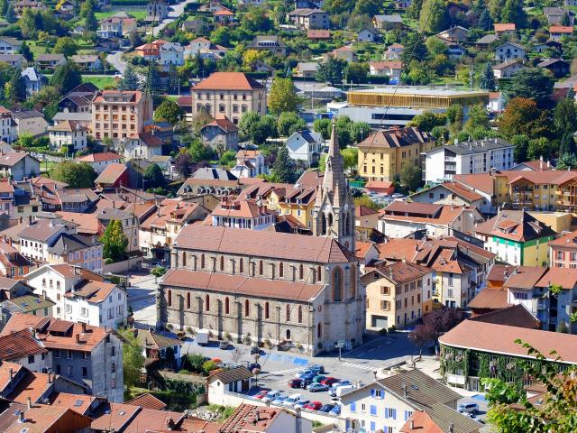 vue-gnrale-allevard-zoom-mairie-dallevard-les-bains.jpg