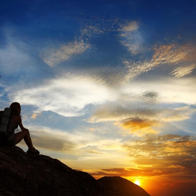 wandern-sonnenuntergang-fotolia-49654815-s.jpg